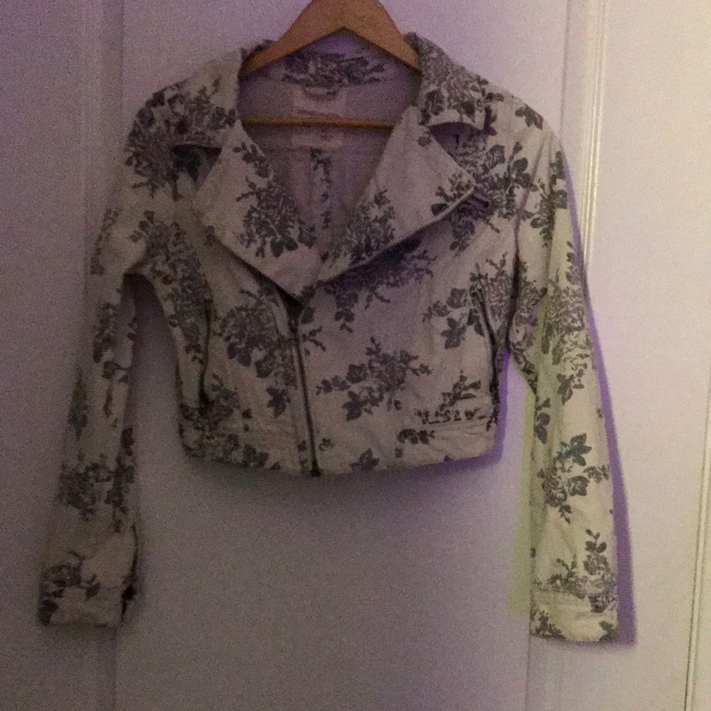 Sound & Matter Cream Jacket with Gray Floral Print